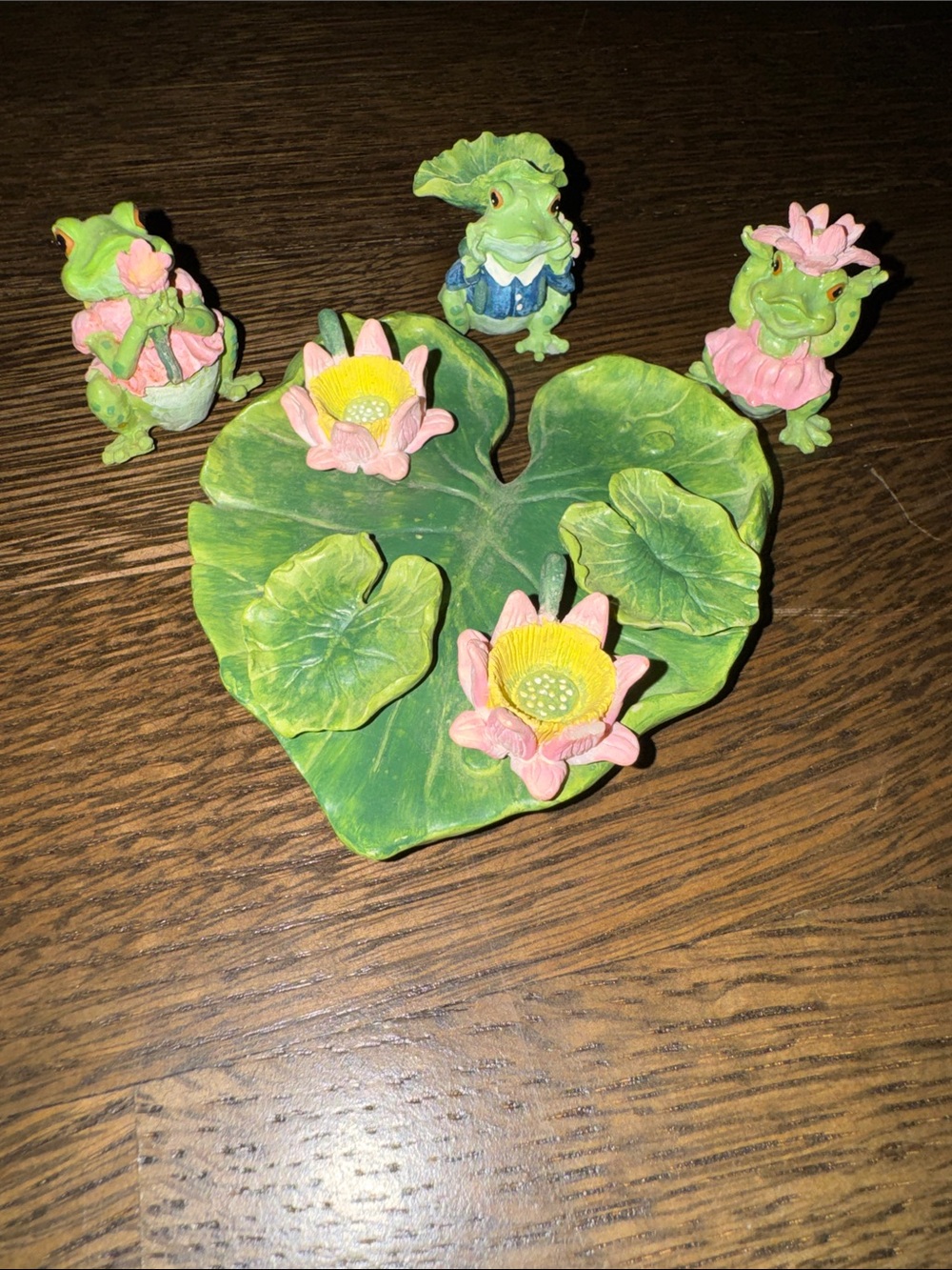 Green Lily Pad Trinket Dish with Pink Lotus Flowers and Frog Figurines